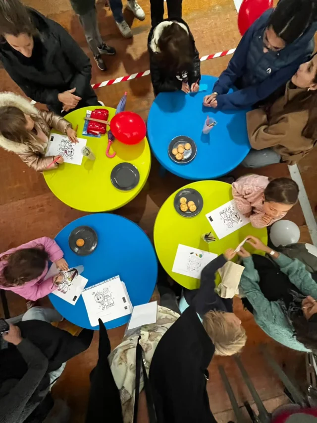 🚀 Les enfants se régalent aux différents ateliers Aérokids du Festival aérospatial de L'Envol des Pionniers ! 

🌠 Ateliers coloriage, maquillage, lancer d'avions...

#festivalaerospatial
#envoldespionniers