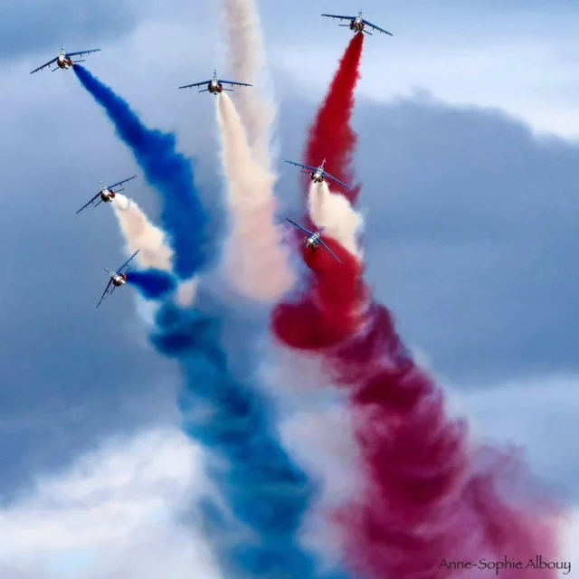 ✈️ NOS FOLLOWERS ONT 2 JOURS POUR GAGNER DES PLACES POUR LE MEETING AERIEN ! ✈️

🚁 Vous êtes plus de 900 followers à suivre notre page officielle Des Etoiles et des Ailes ! 

👨‍✈️ Ce lundi 22 décembre, une fois de +, le comité d'organisation se réunit toute la journée pour préparer le 2e meeting aérien, les 26 et 27 septembre 2026, à l'Aéroport Sud de France Carcassonne.

📢On vous en dira plus très bientôt.

🎟️ En attendant, d'ici mercredi soir, vous pouvez essayer de gagner des places !
👍Il suffit de liker, partager et commenter notre post spécifique du dimanche 14 décembre.

🤝 Attention, le concours est réservé à nos followers ! Vous pouvez bien sûr vous abonner à notre page @assodesetoilesetdesailes en participant au jeu !

🙏🥇 On profite de ces news pour remercier nos superfans qui nous suivent depuis longtemps 💫

🙏❤️ Merci pour tout votre soutien ! Félicitations, vous êtes des super fans en série 🔥 !