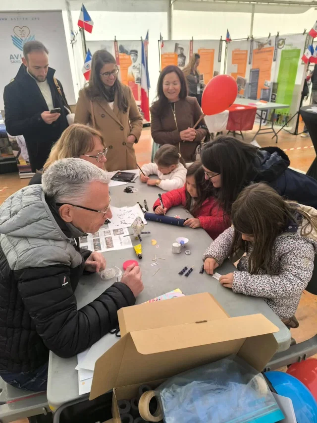🚀 Au FESTIVAL AEROSPATIAL DES ETOILES ET DES AILES, L'Envol des Pionniers (Toulouse Montaudran), le stand de l'association Neptunion est très sollicité. 

✍️ Les enfants adorent réaliser quelques ateliers scientifiques simples. 

💫 À découvrir encore aujourd'hui, dimanche 23 novembre de 10 h à 18 h...